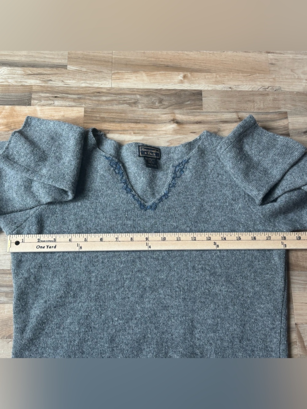 Vintage Y2K Abercrombie & Fitch Gray Split V Neck Sweater Blue Embroidery sz L - Picture 4 of 9